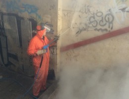 Graffiti verwijderen met SteamPLUS