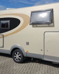 Camper in de coating